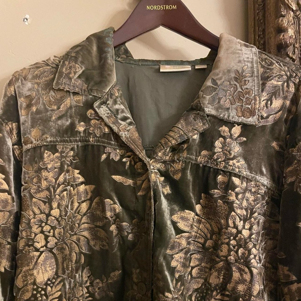 adorable vintage green floral coat!